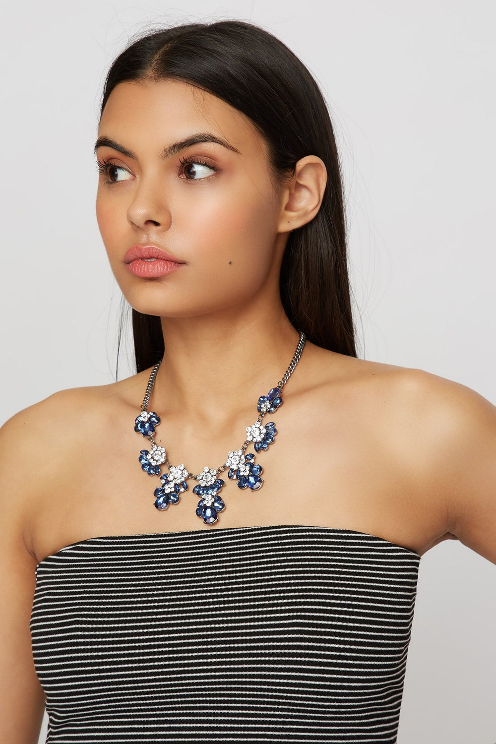 Women Collier plastron avec fleurs bleues en pierres du Rhin Argent
