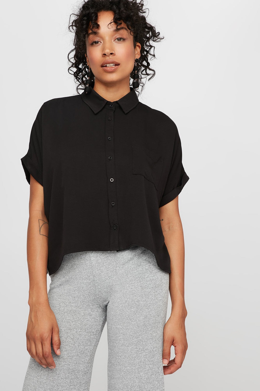 Women Cropped Button-Up Pocket Blouse Black