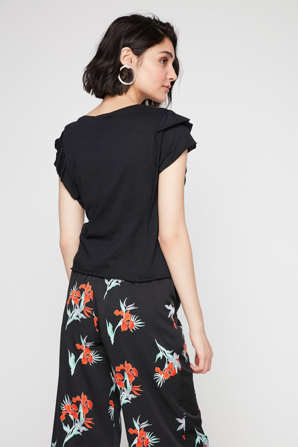 Women Layered Ruffle Sleeve Crewneck T-Shirt Black