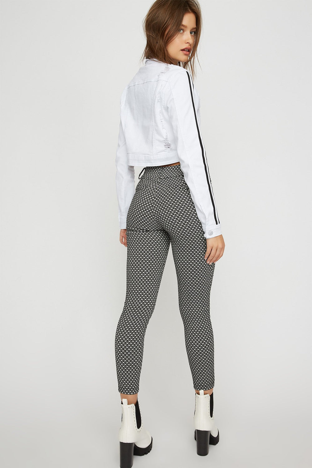 Women Jacquard Weave Tapered Pant Black