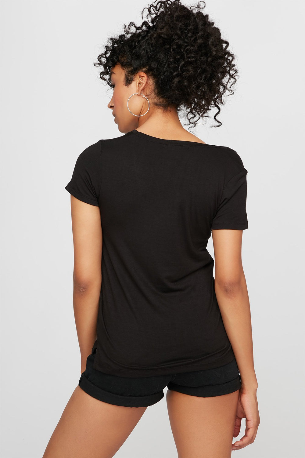 Women Scoop Neck Lightweight Pocket Coloured T-Shirt Black