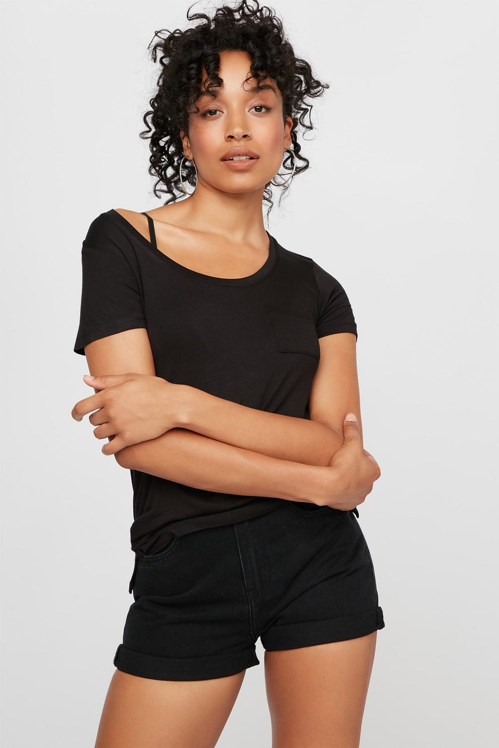 Women Scoop Neck Lightweight Pocket Coloured T-Shirt Black