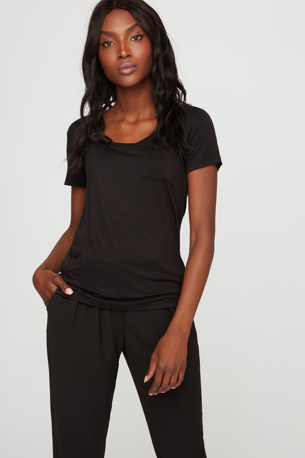 Women Scoop Neck Soft Basic Pocket Coloured T-Shirt Black