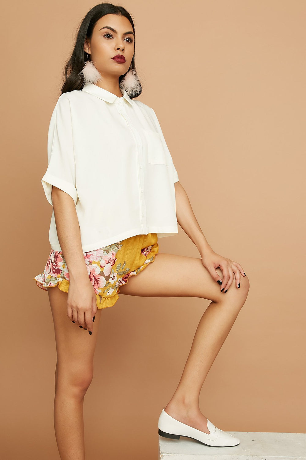 Women Blouse courte boutonnée tissée Blanc cassé