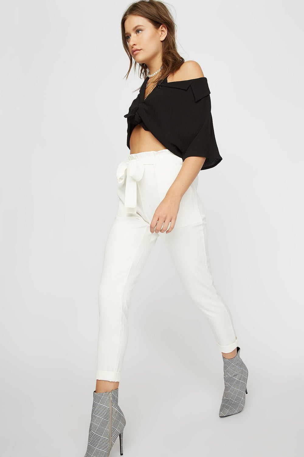 Women Pantalon à taille haute roulée avec attache Blanc cassé