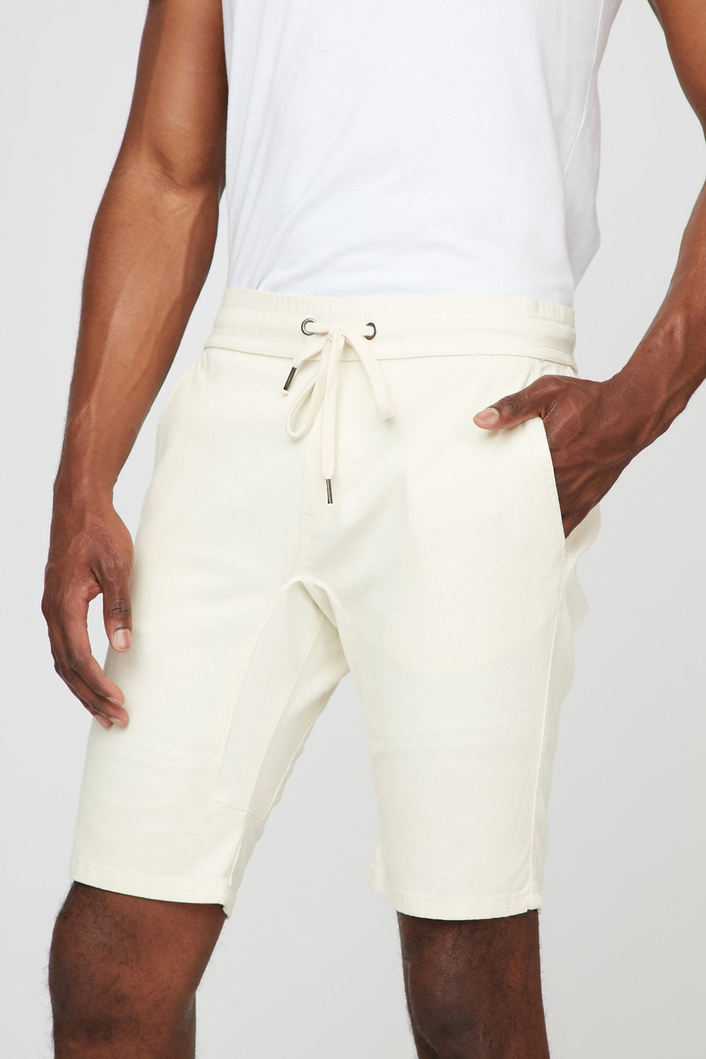 Men Short de jogging mince en toile à taille coulissante Blanc cassé
