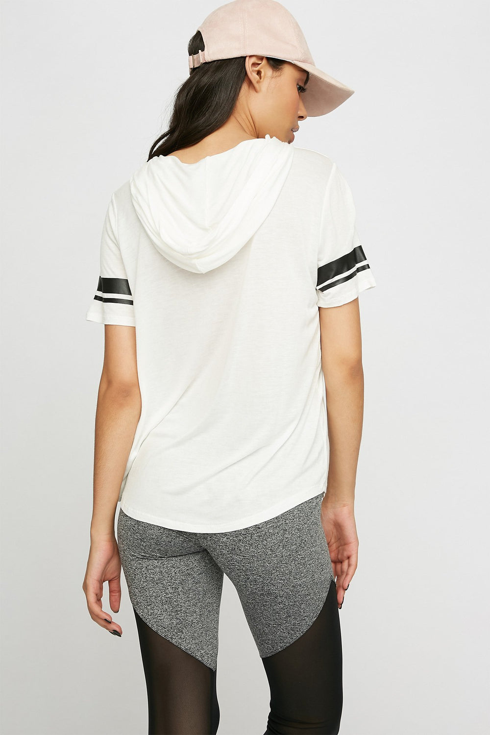 Women T-shirt à capuchon rayé de style universitaire avec ourlet arrondi et taille coulissante Blanc cassé