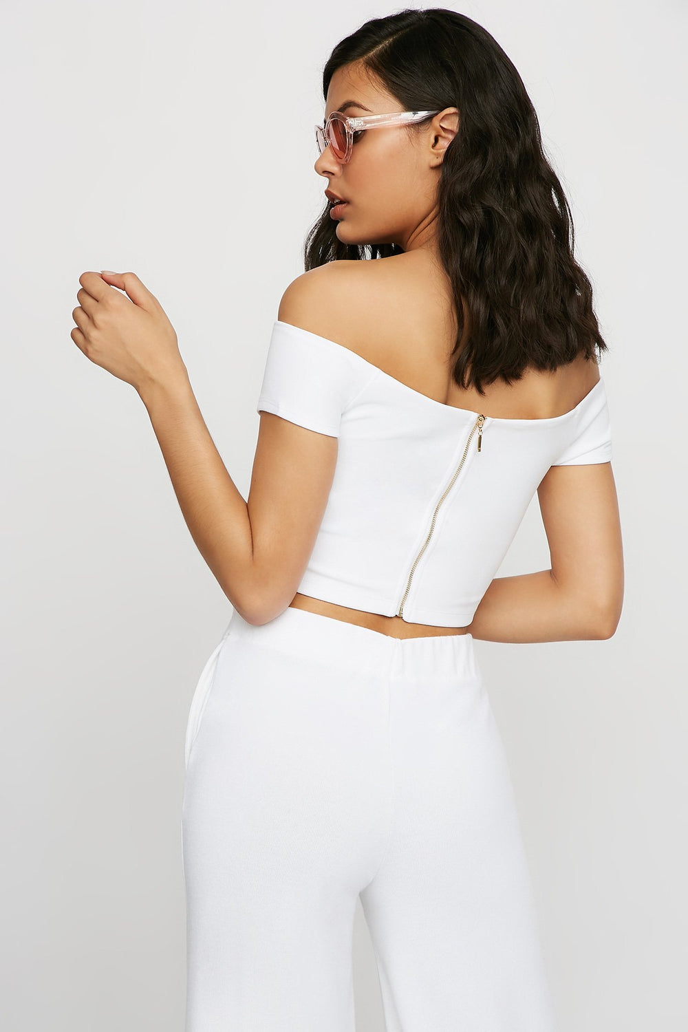 Women Blouse courte en crêpe à épaules dénudées Blanc