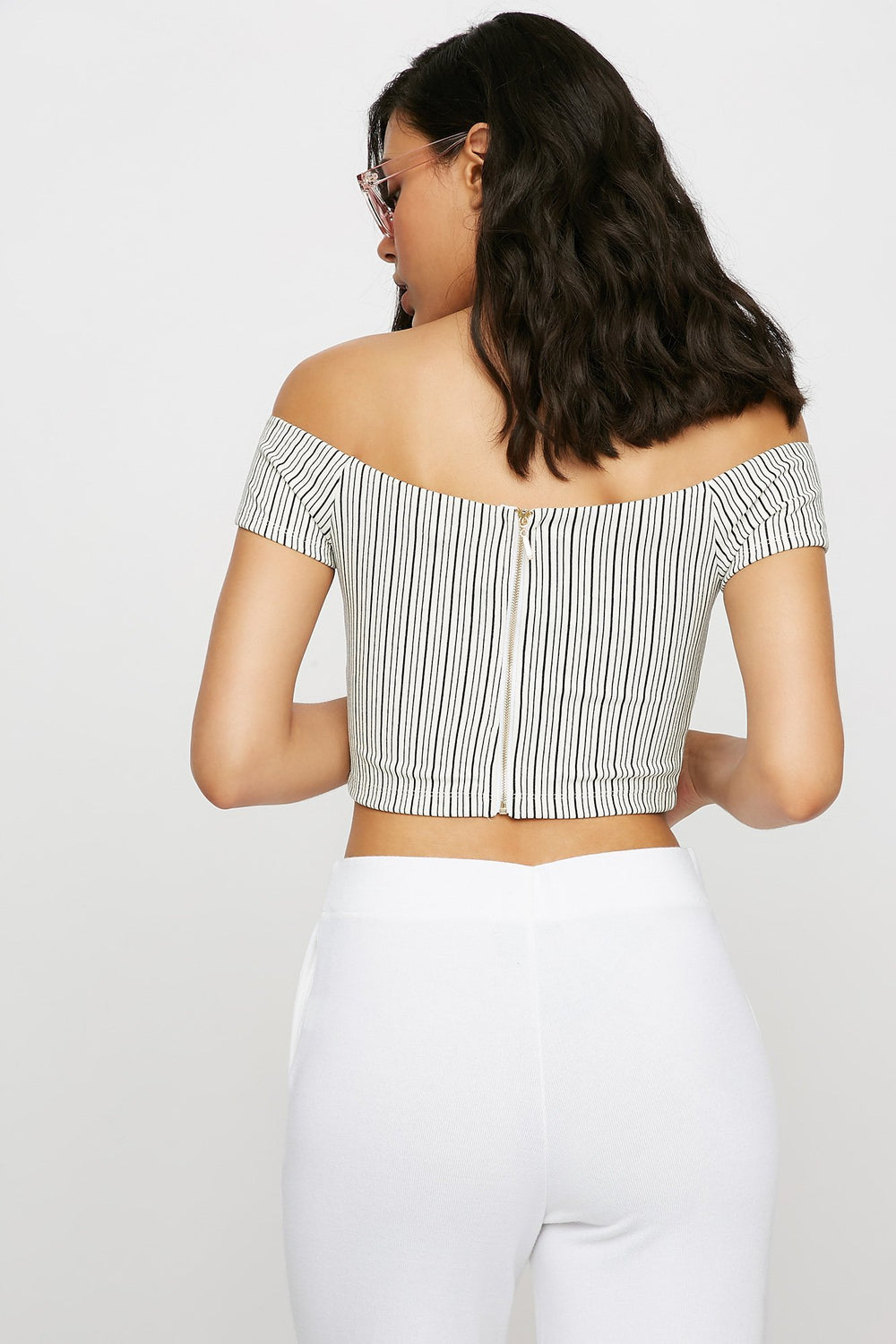 Women Blouse courte en crêpe fleurie à épaules dénudées Blanc