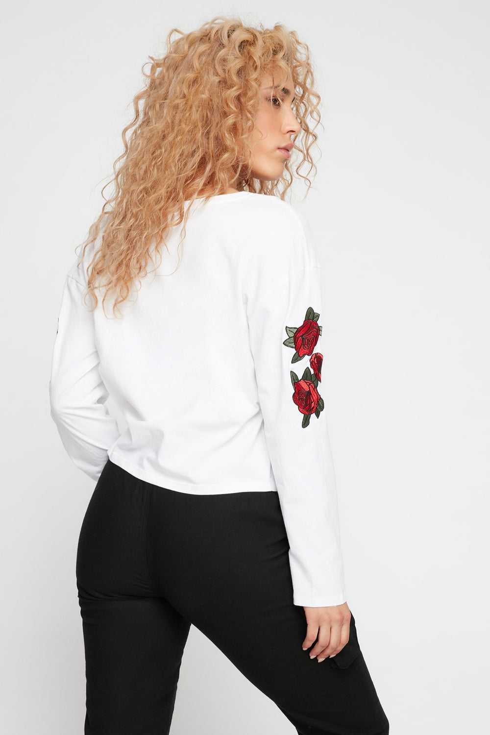 Women Haut court imprimé à manches longues avec broderies de roses Blanc
