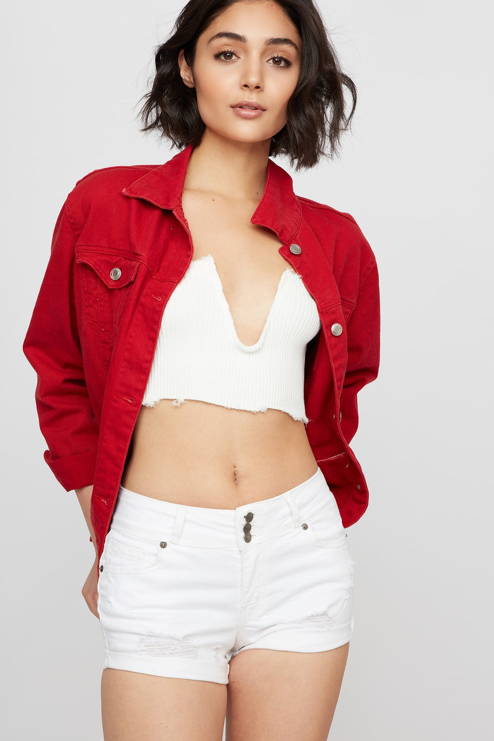Women Short en denim d'aspect usé avec patte de boutonnage triple et revers roulés Blanc