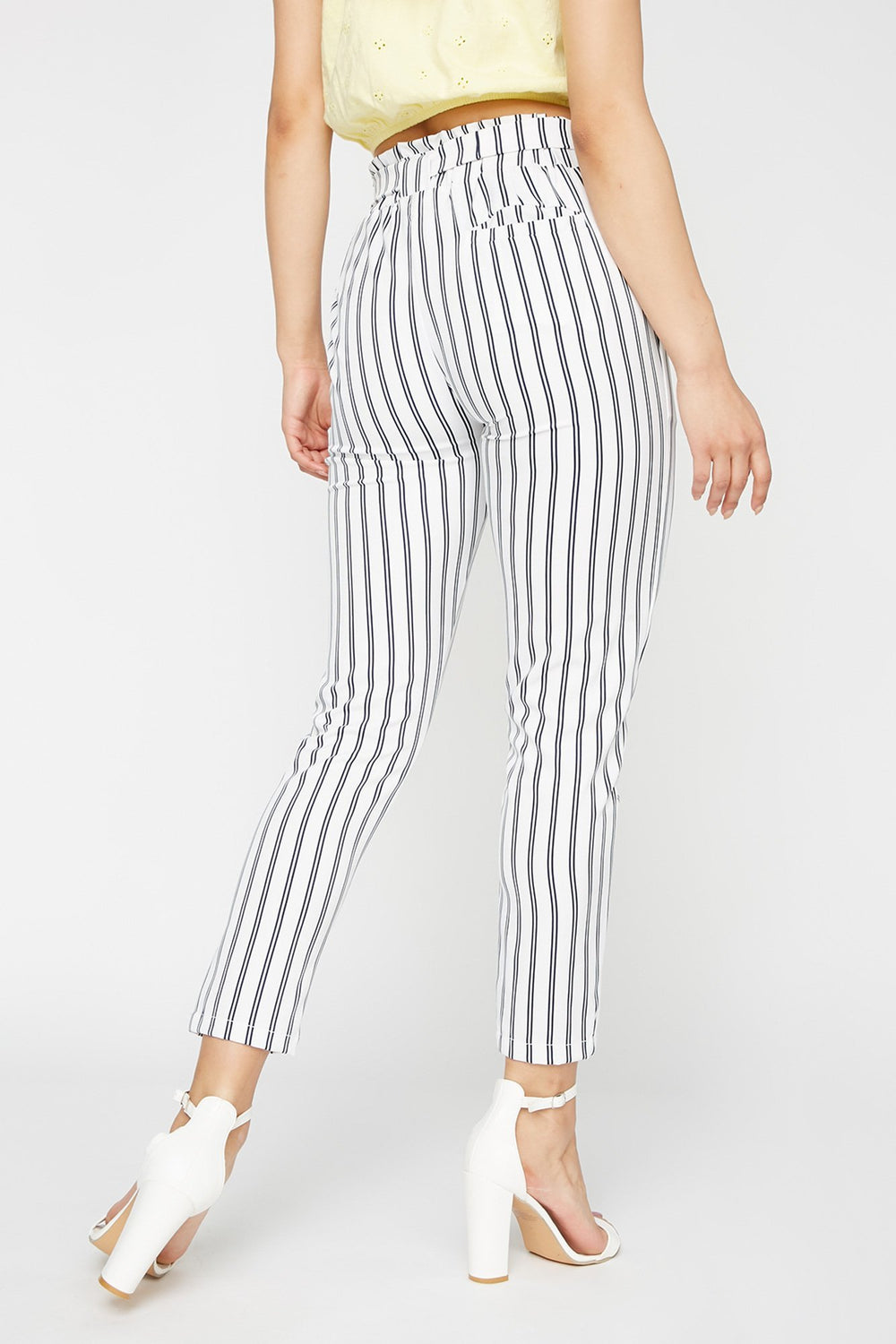Women Pantalon imprimé à taille haute roulée avec attache Blanc