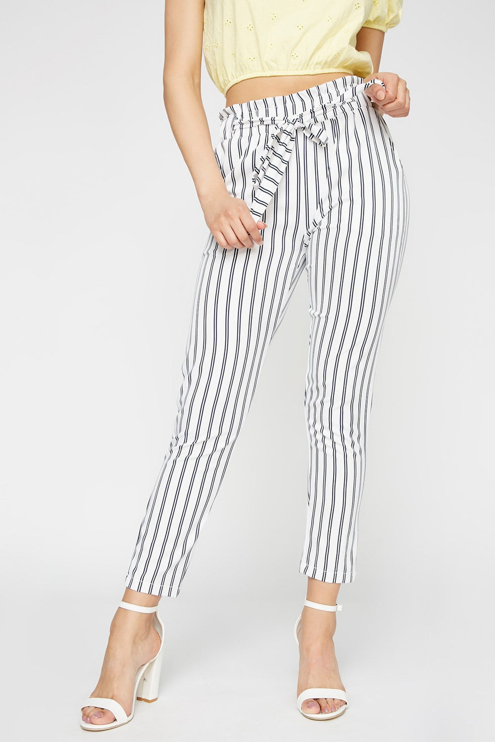 Women Pantalon imprimé à taille haute roulée avec attache Blanc