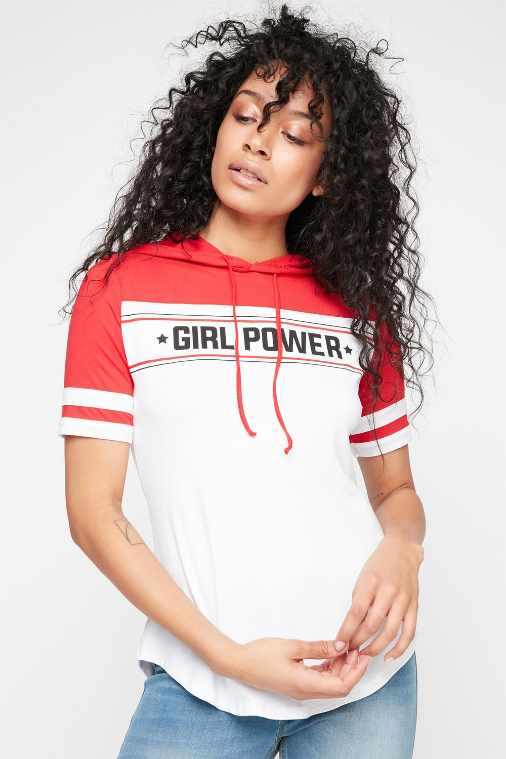 Women T-shirt à capuchon rayé de style universitaire à ourlet arrondi et taille coulissante Blanc