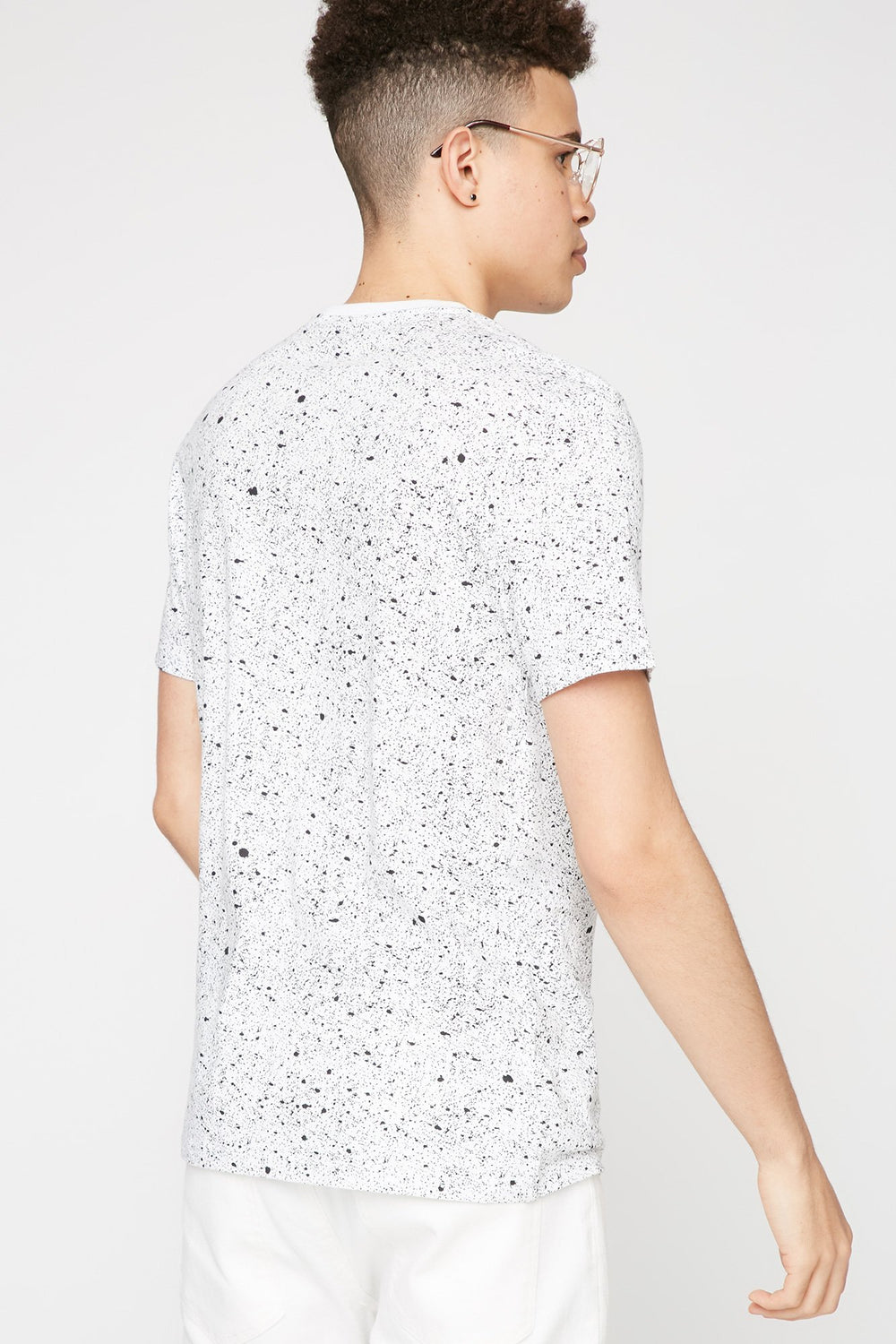 Men T-shirt à motif de palmiers avec éclaboussures de peinture et imprimé Vibes Blanc