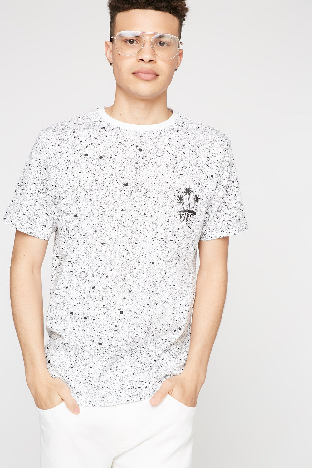 Men T-shirt à motif de palmiers avec éclaboussures de peinture et imprimé Vibes Blanc
