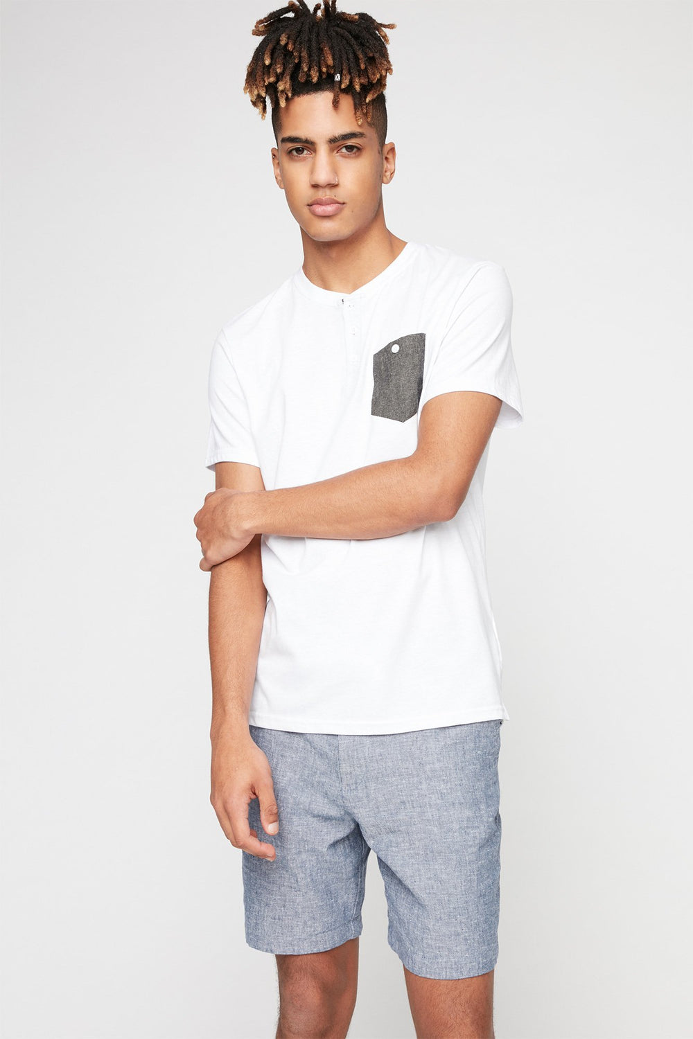 Men T-shirt henley en chambray avec poche Blanc
