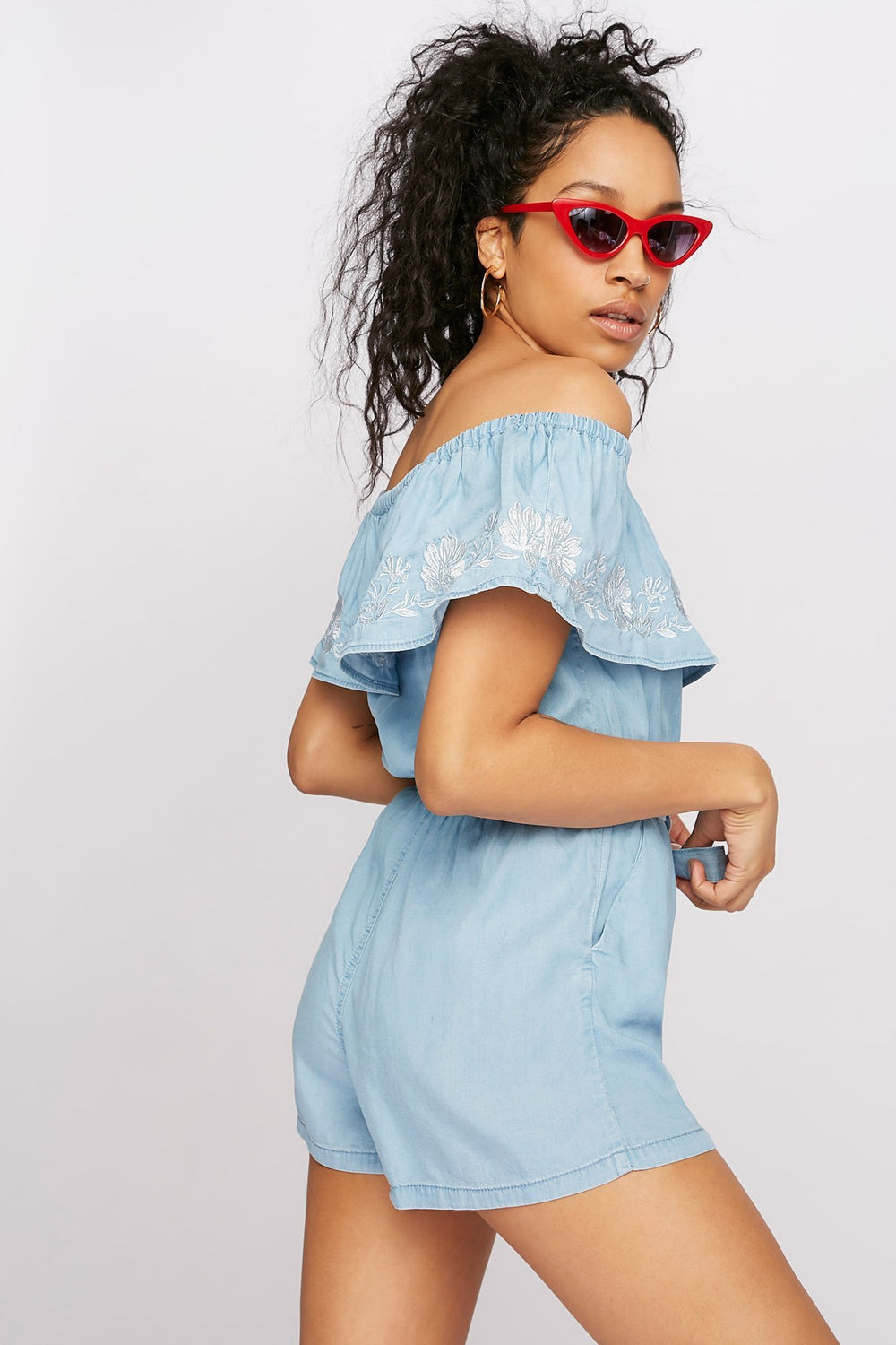 Women Combi-short en chambray à broderies florales à épaules dénudées avec attache Bleu denim pâle