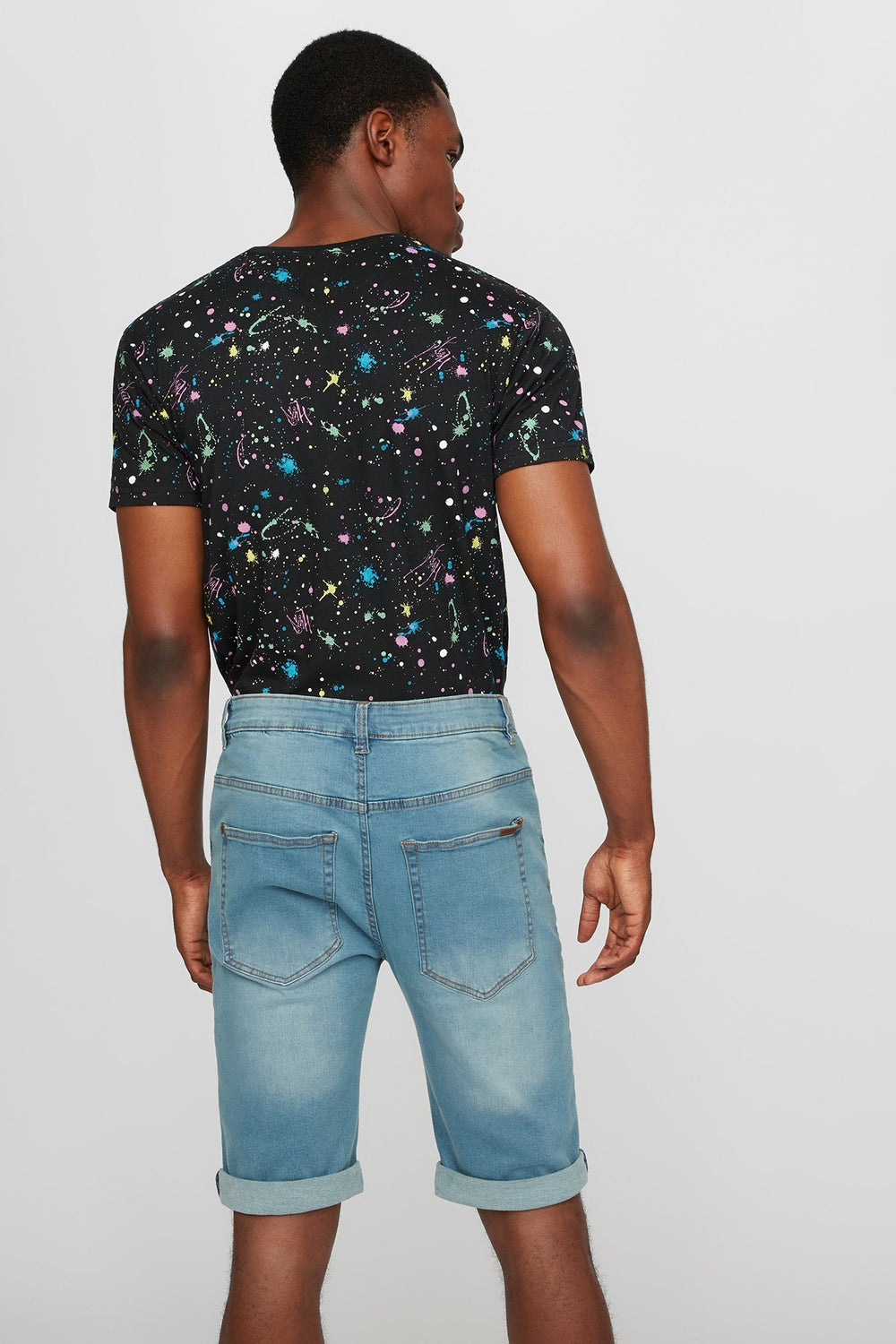 Men Short en denim mince délavé pâle à la pierre à revers roulés Bleu denim pâle