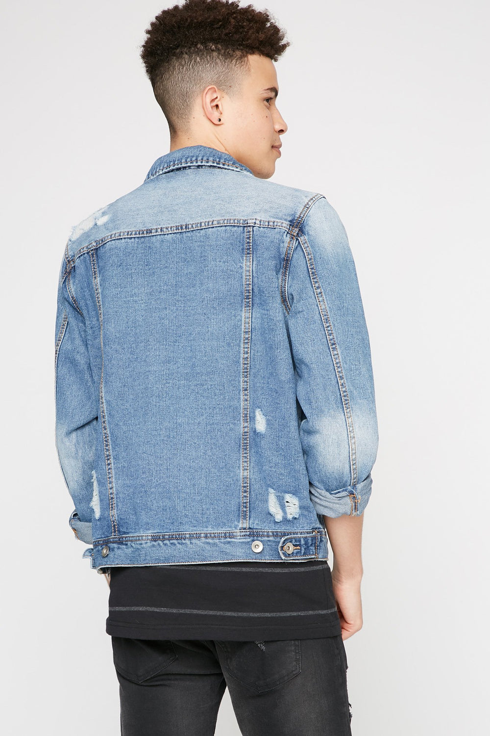 Men Blouson de style camionneur en denim d'aspect usé délavé pâle Bleu denim
