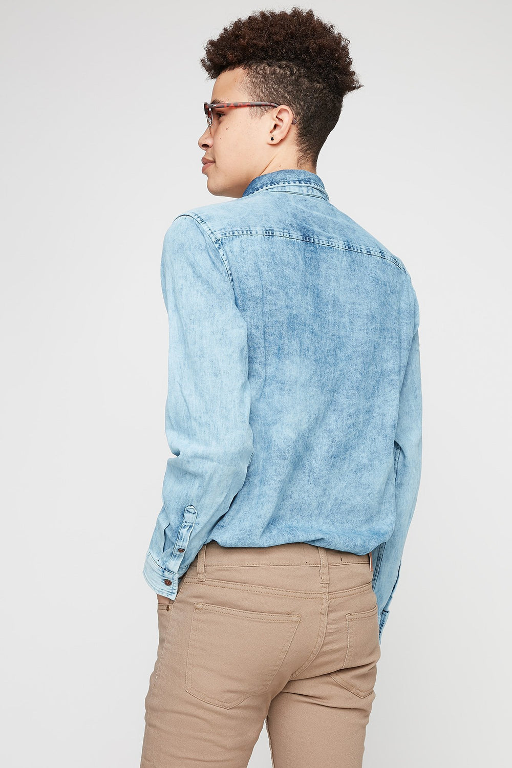 Men Chemise boutonnée en denim délavé pâle avec poche Bleu denim