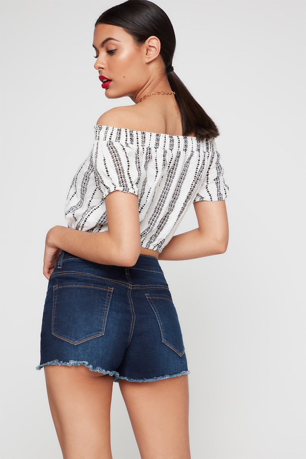 Women Short à taille haute en denim délavé foncé d'aspect usé rayé avec franges Bleu denim