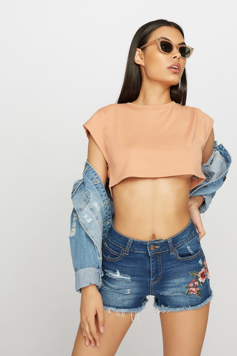 Women Short en denim d'aspect usé à broderies florales avec franges Bleu denim