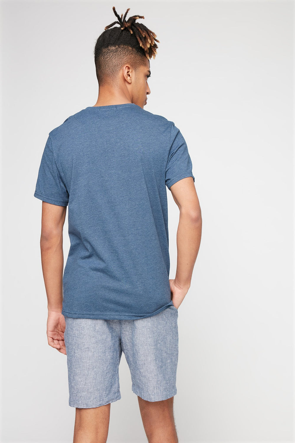 Men T-shirt henley en chambray avec poche Bleu denim