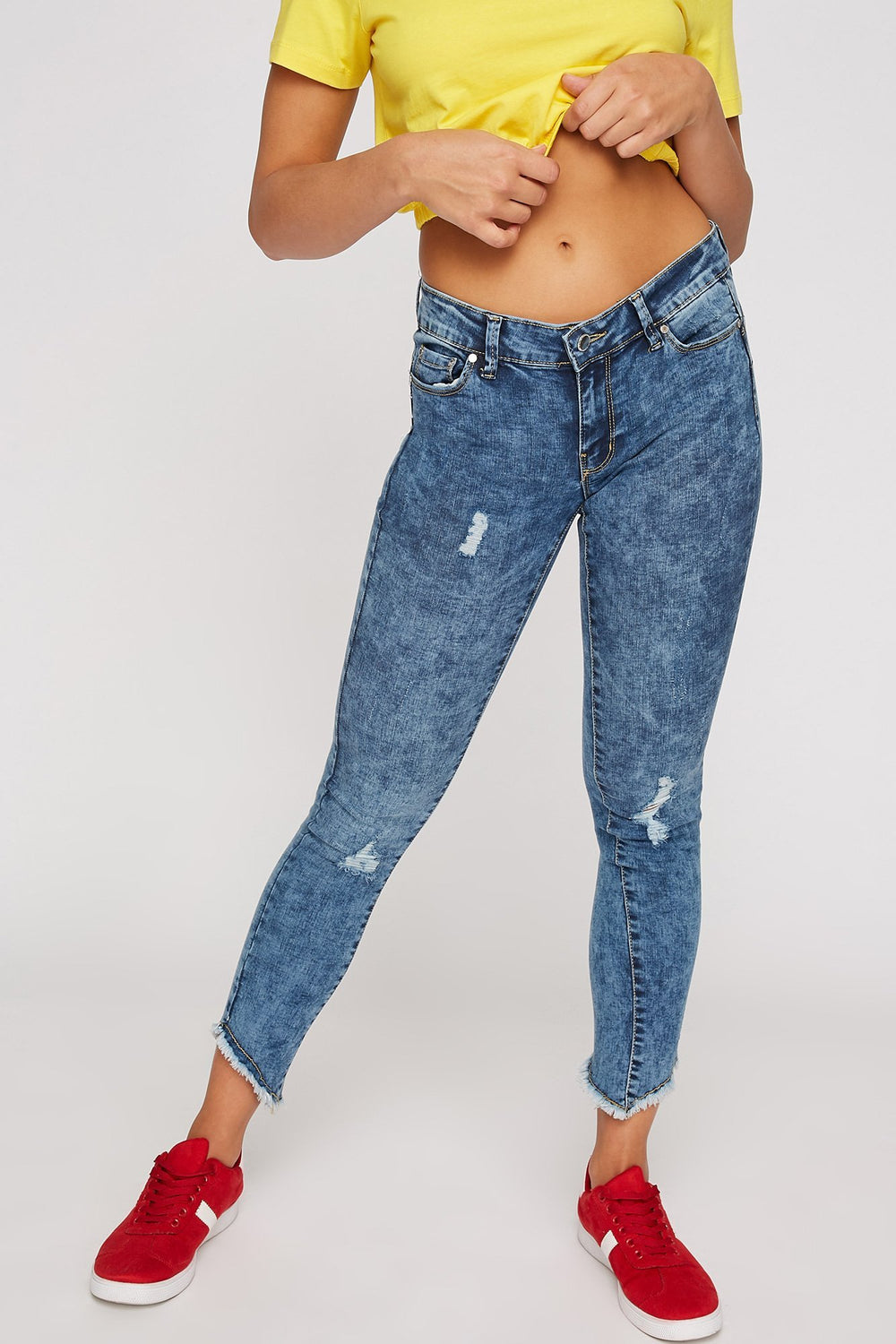 Women Jean court d'aspect usé à taille basse avec franges Bleu foncé