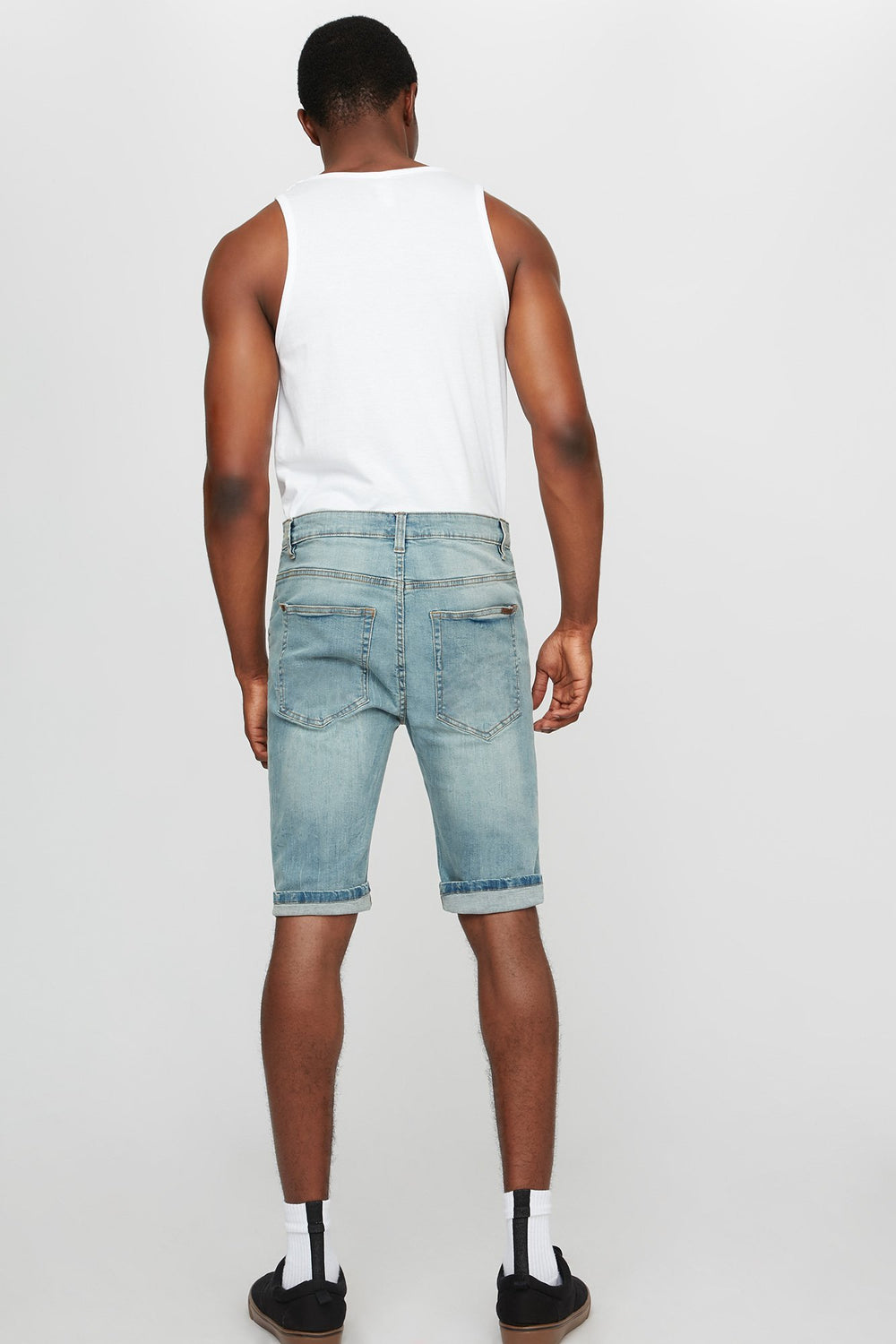 Men Short en denim mince délavé pâle à revers roulés Bleu layette