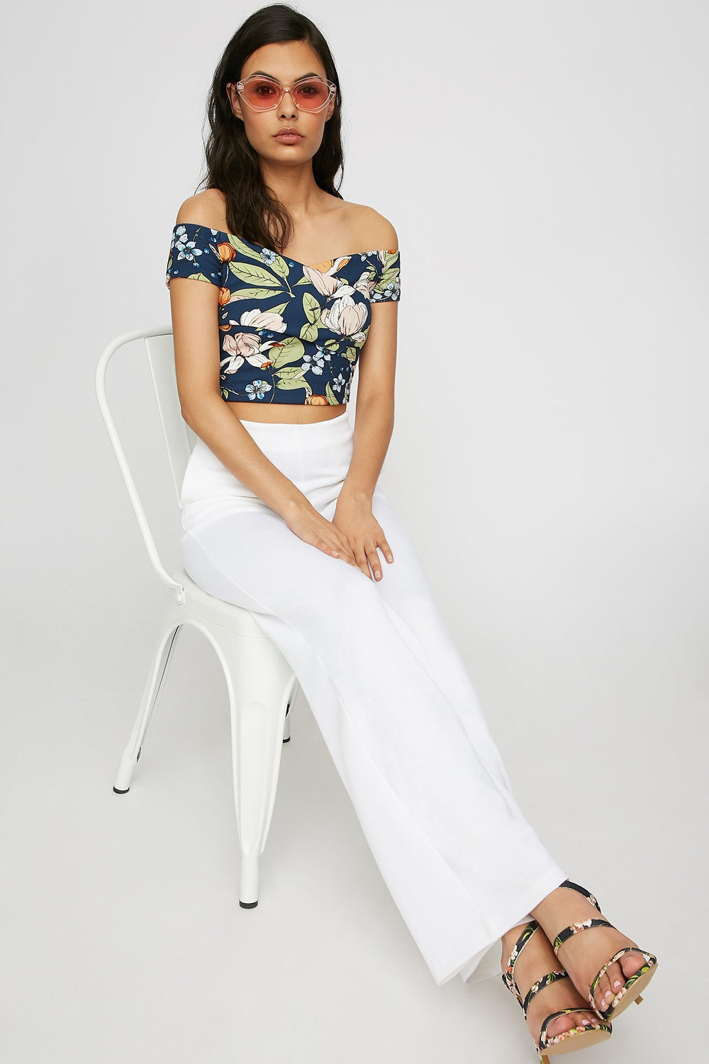 Women Blouse courte en crêpe fleurie à épaules dénudées Bleu