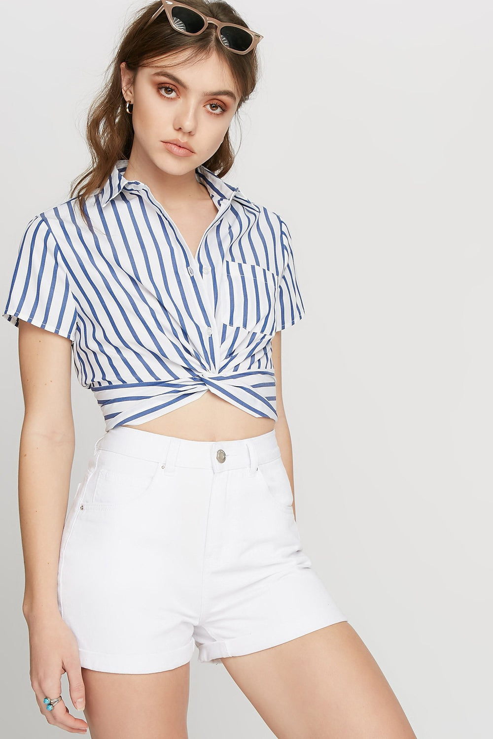 Women Blouse courte boutonnée rayée nouée devant Bleu