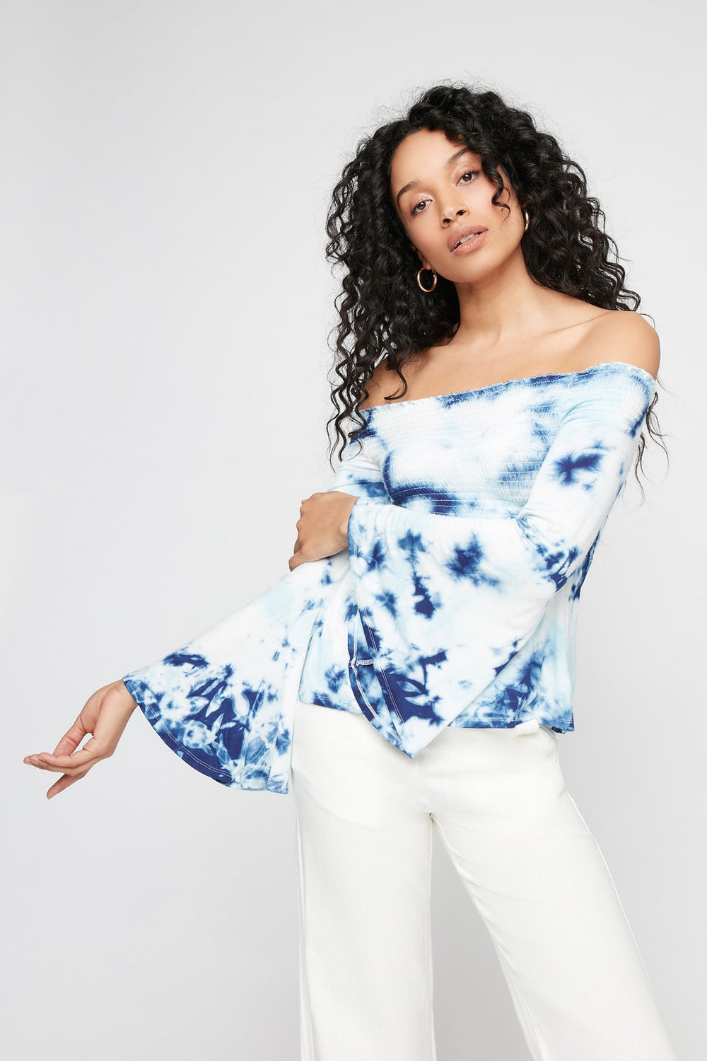 Women Blouse teinte par espacements à manches évasées smockées et épaules dénudées Bleu