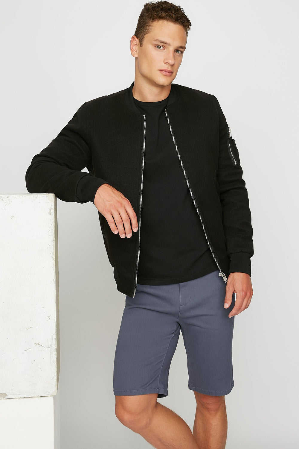 Men Short chino mince à devant plat Bleu