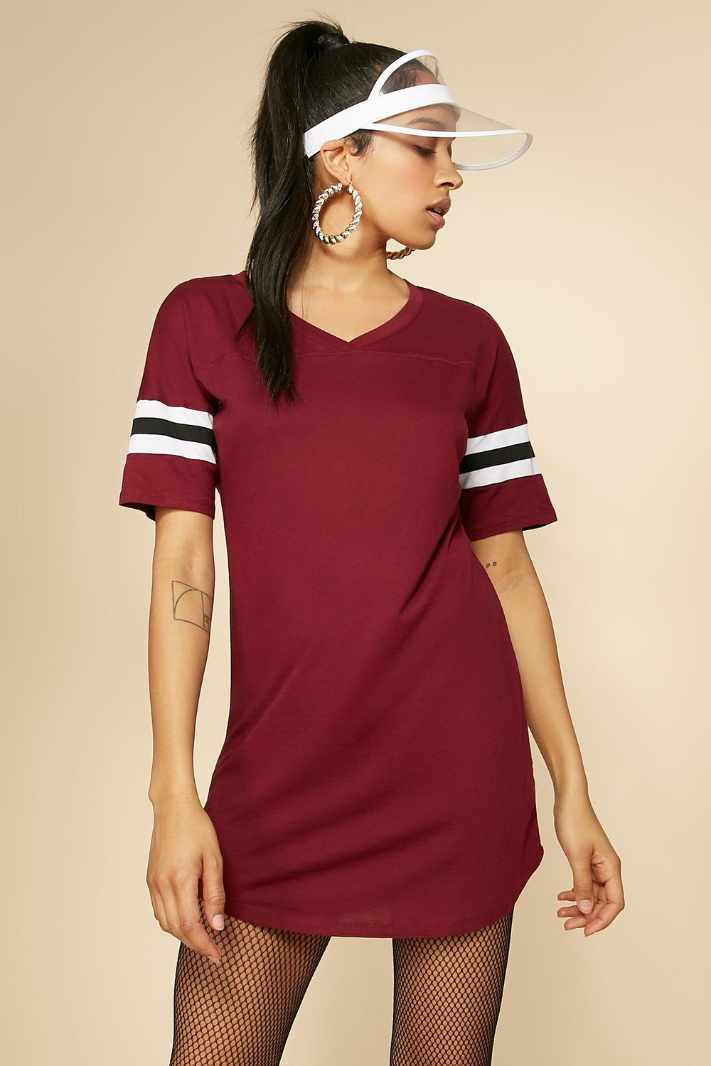 Women Robe t-shirt rayée de style universitaire à encolure en V Bourgogne