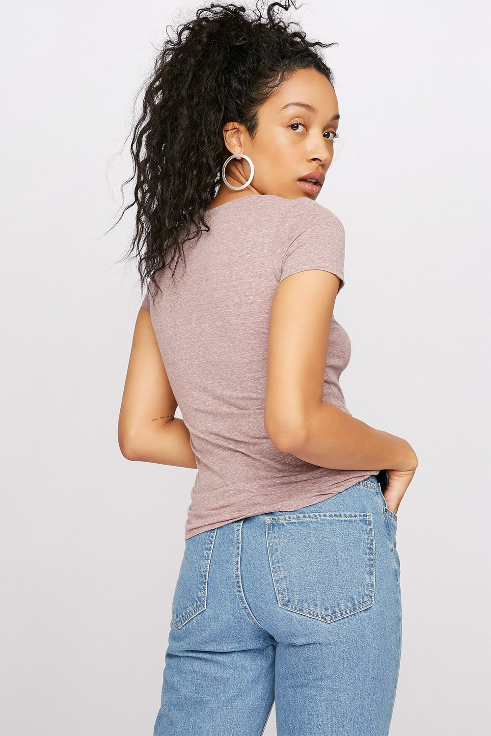 Women T-shirt de base teint par espacements à encolure en V Brun