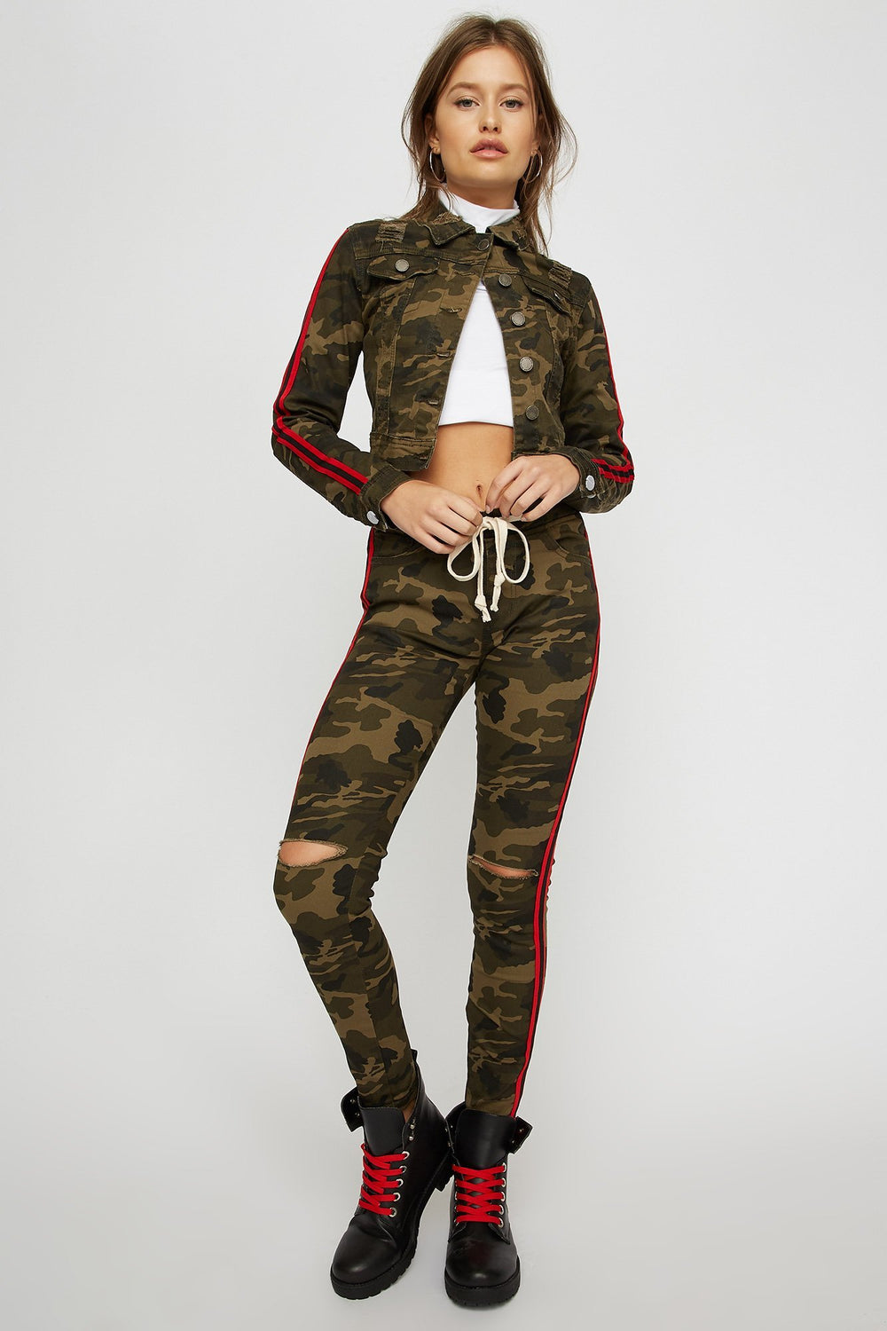 Women Pantalon de jogging en denim d'aspect usé avec rayures latérales Camouflé