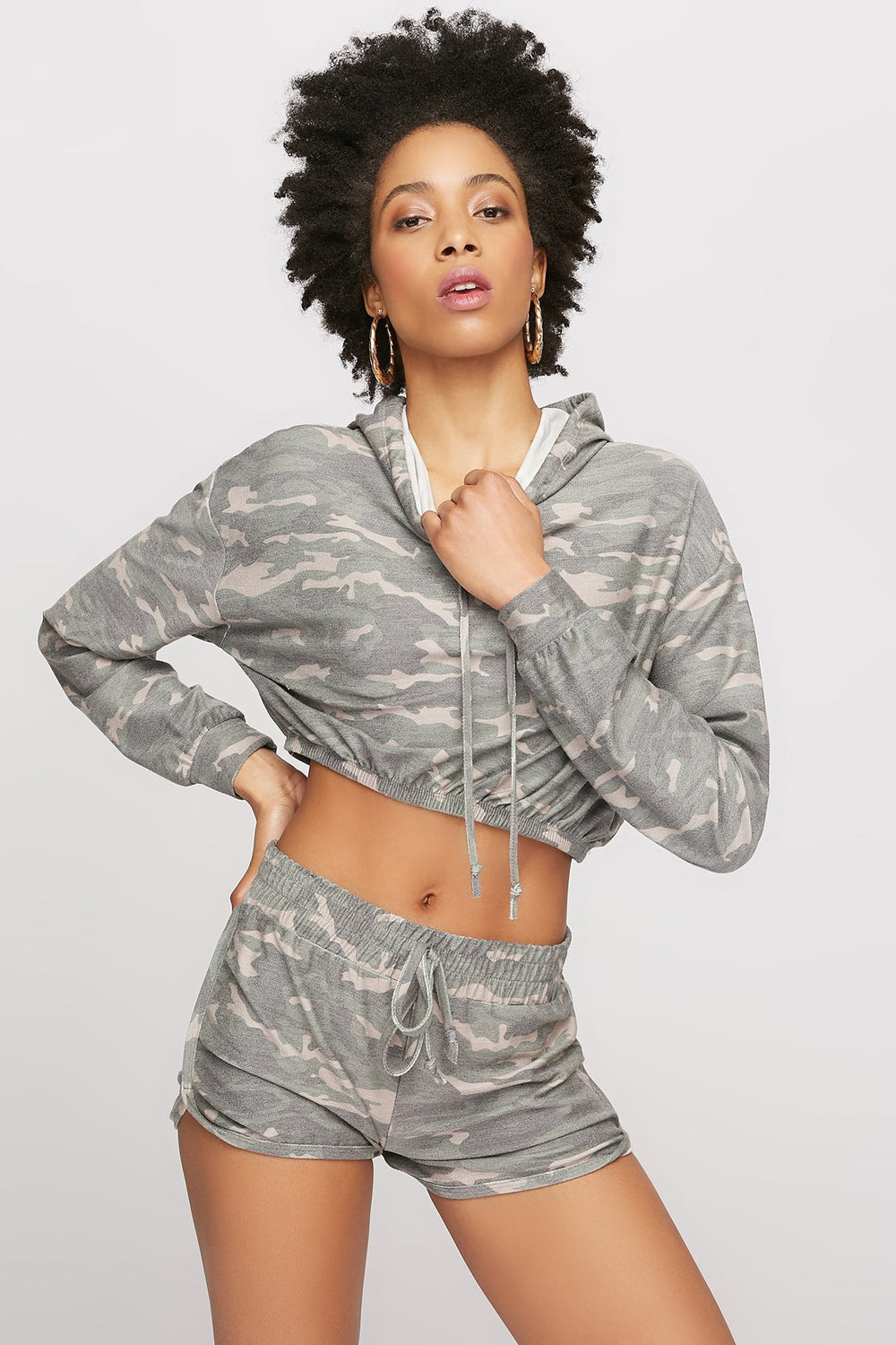 Women Haut court à capuchon à enfiler à motif et taille coulissante Camouflé
