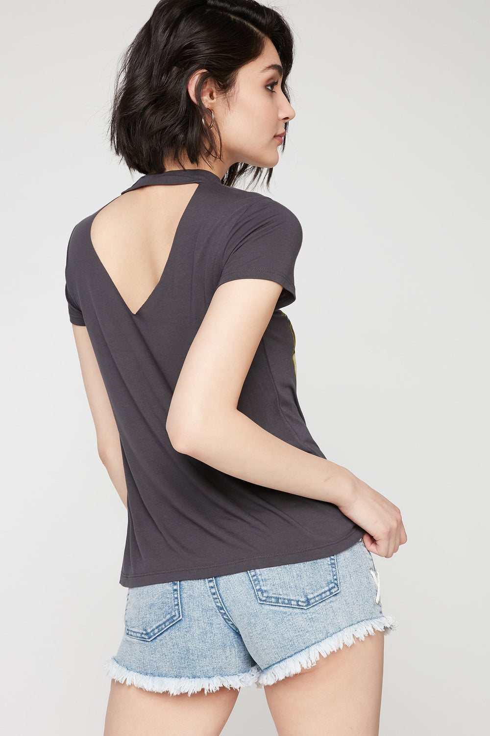 Women Choker Cut-Out Guns & Roses Graphic T-Shirt Charcoal