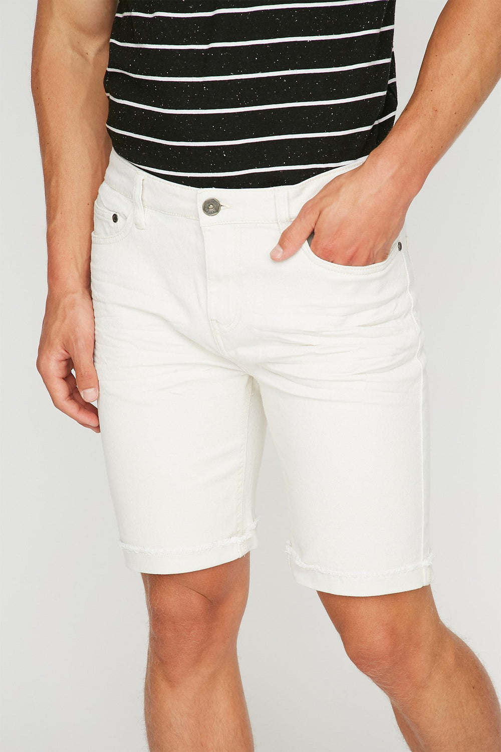 Men Short étroit en denim à revers Coquille dâoeuf