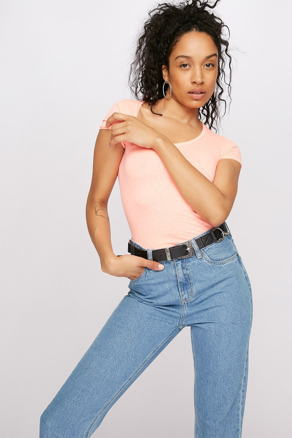 Women T-shirt de base teint par espacements à encolure en V Corail