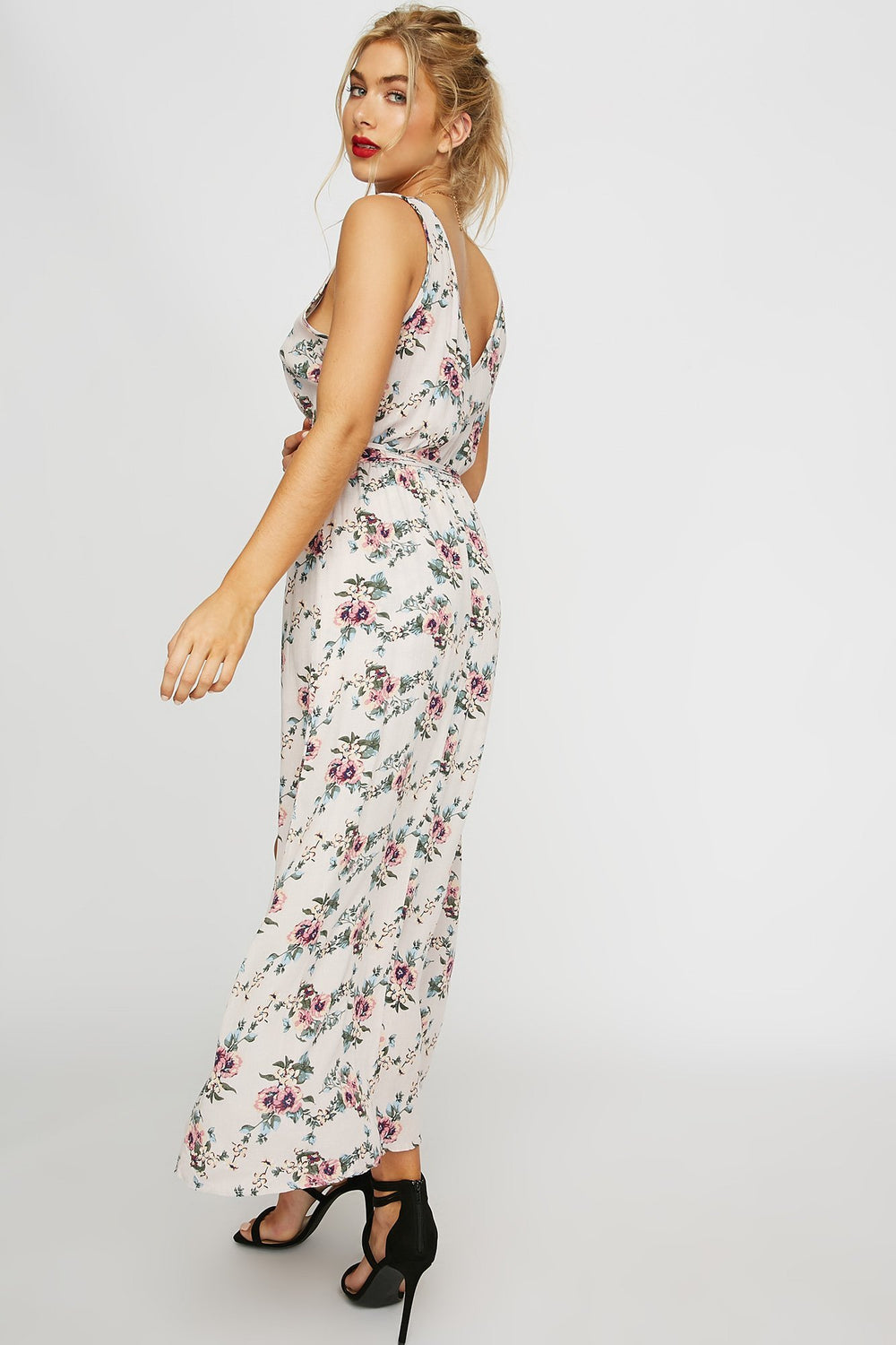 Women Combi-short asymétrique fleuri à encolure en V avec ceinture Crème