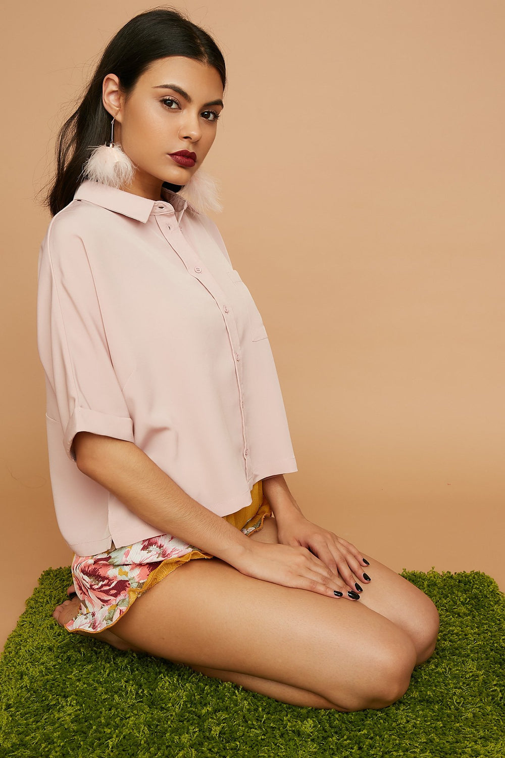 Women Blouse courte boutonnée tissée Dragée