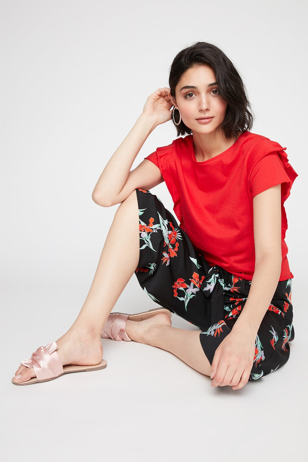 Women T-shirt à manches volantées avec encolure dégagée Écarlate