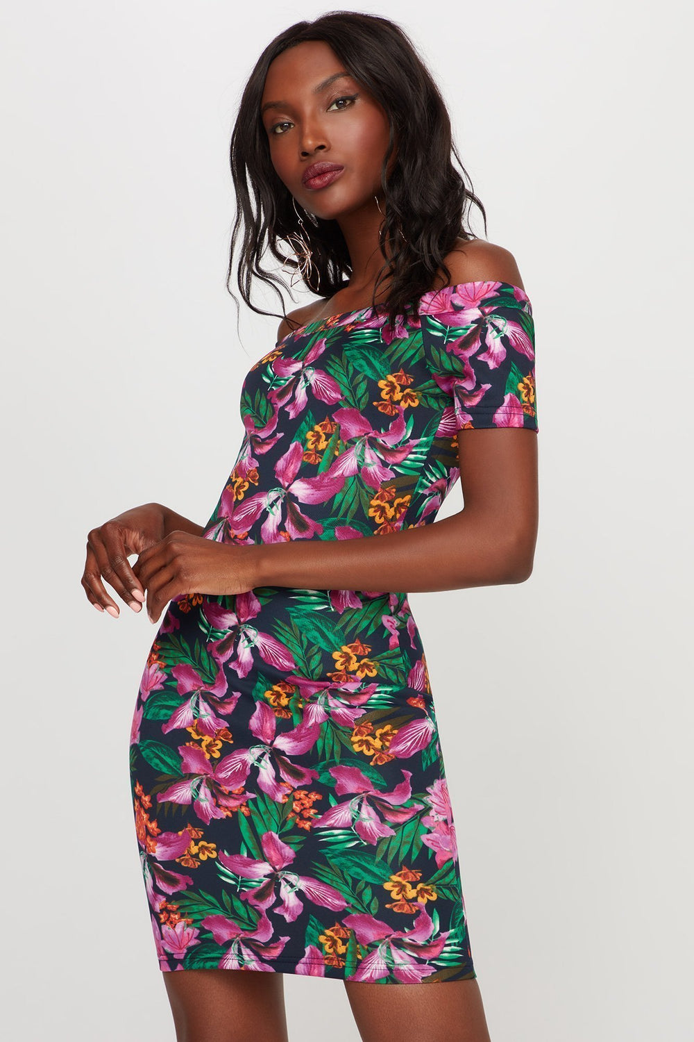 Women Minirobe moulante fleurie à épaules dénudées Fuchsia
