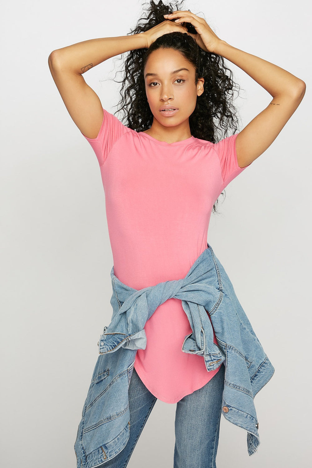Women Scoop Neck Longline Dolphin Hem T-Shirt Fuchsia