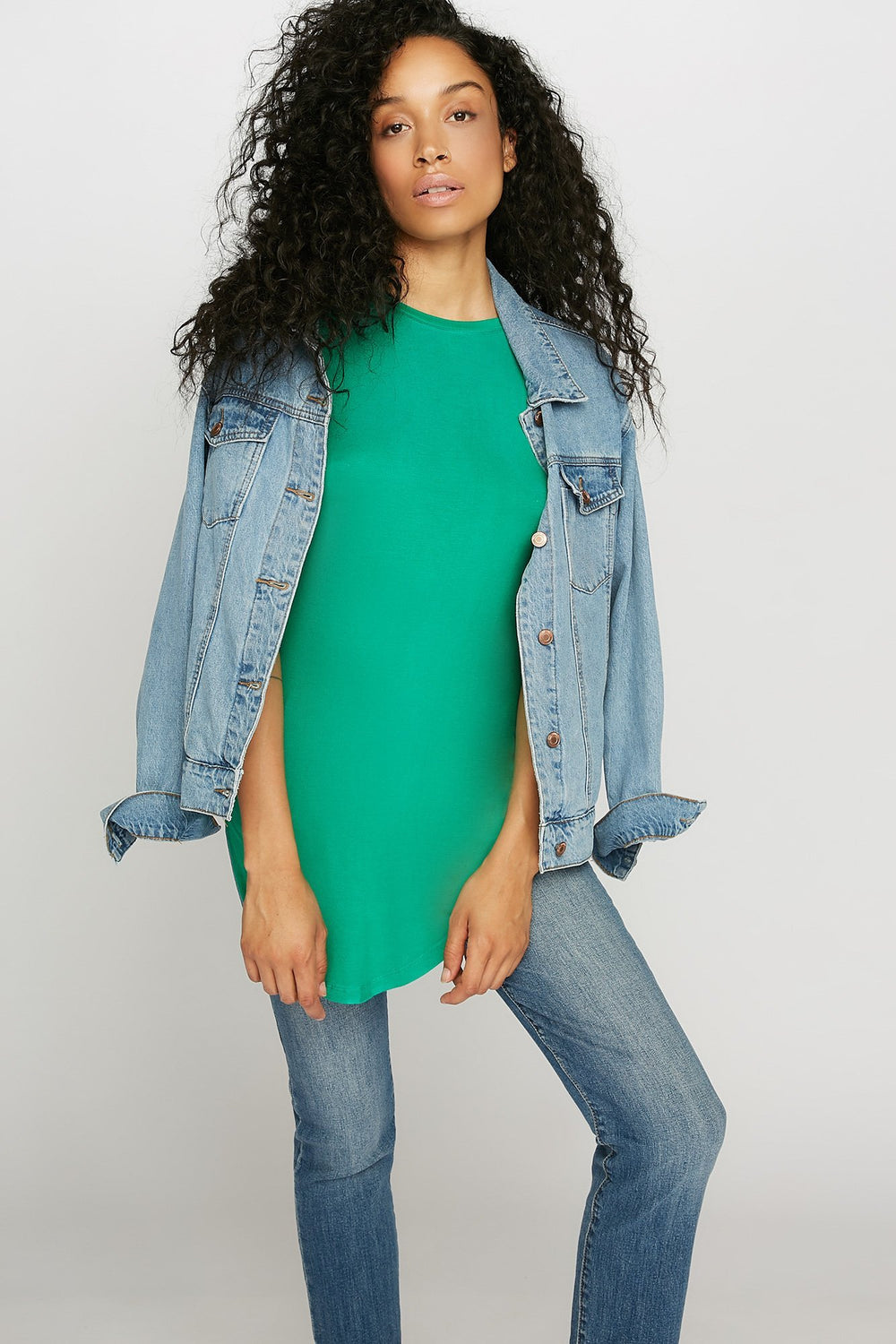 Women Scoop Neck Longline Dolphin Hem T-Shirt Green