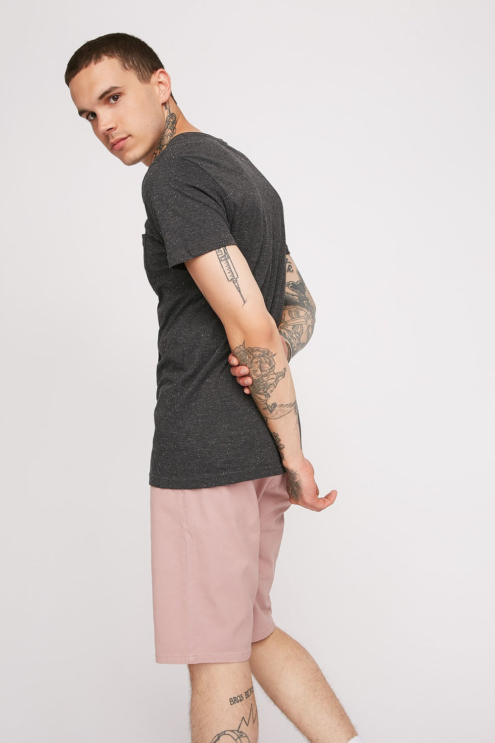 Men T-shirt teint par espacements avec poche et encolure en V Gris Noir