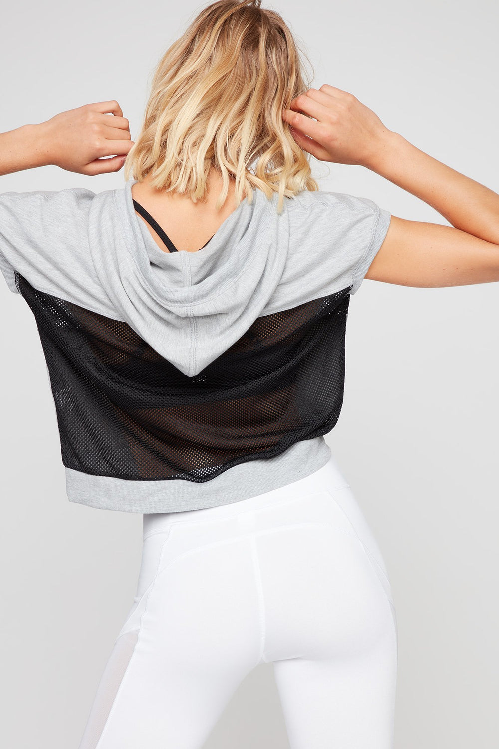 Women T-shirt à capuchon en filet avec blocs de couleurs et taille coulissante Gris