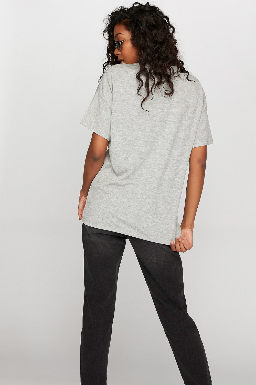 Women T-shirt avec illets et encolure dégagée Gris